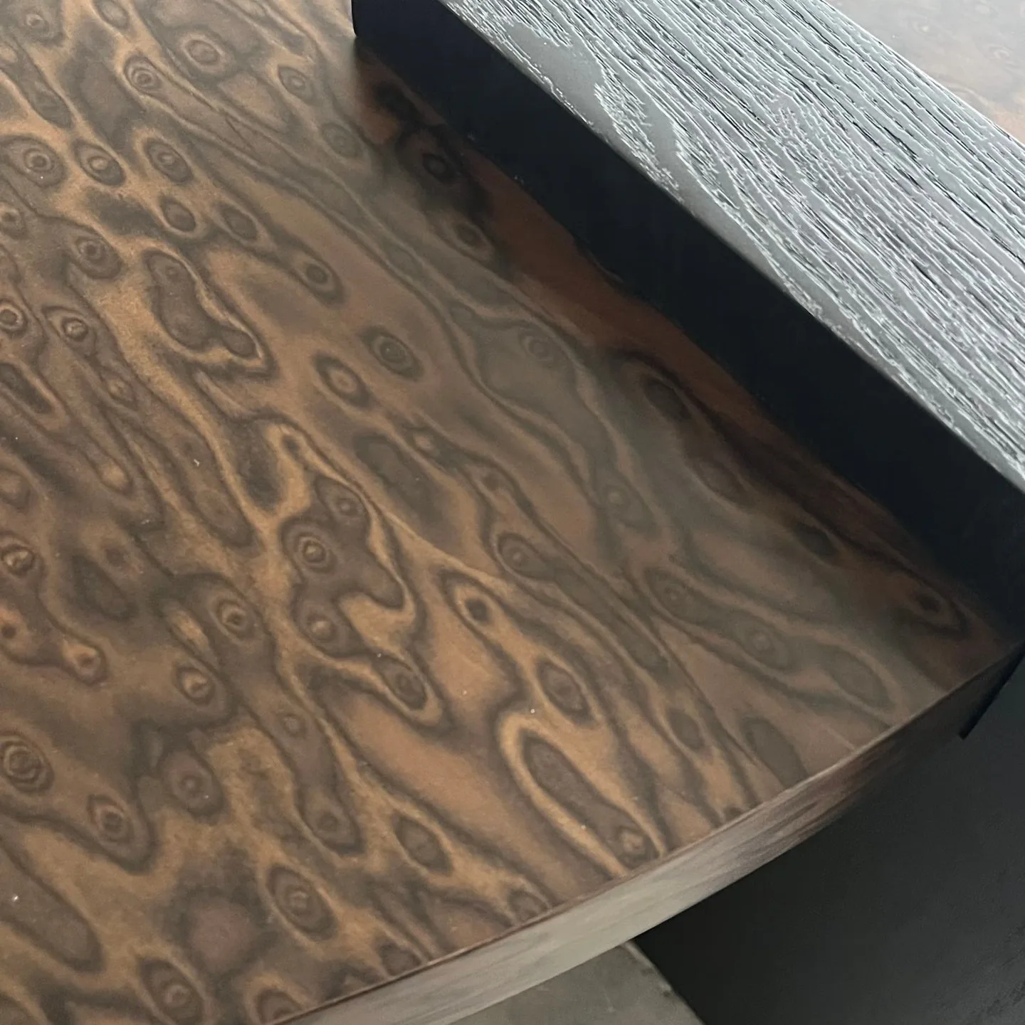 ✘ Skandynawski stolik kawowy w stylu Wabi-Sabi, ekologiczny, trwały, z litego drewna z koronkami drzewnymi, do salonu, hoteli, kawiarni, pensjonatów.