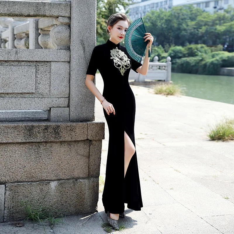 

New elegant dignified and grand Chinese-style long improved velvet cheongsam fashion show fishtail performance