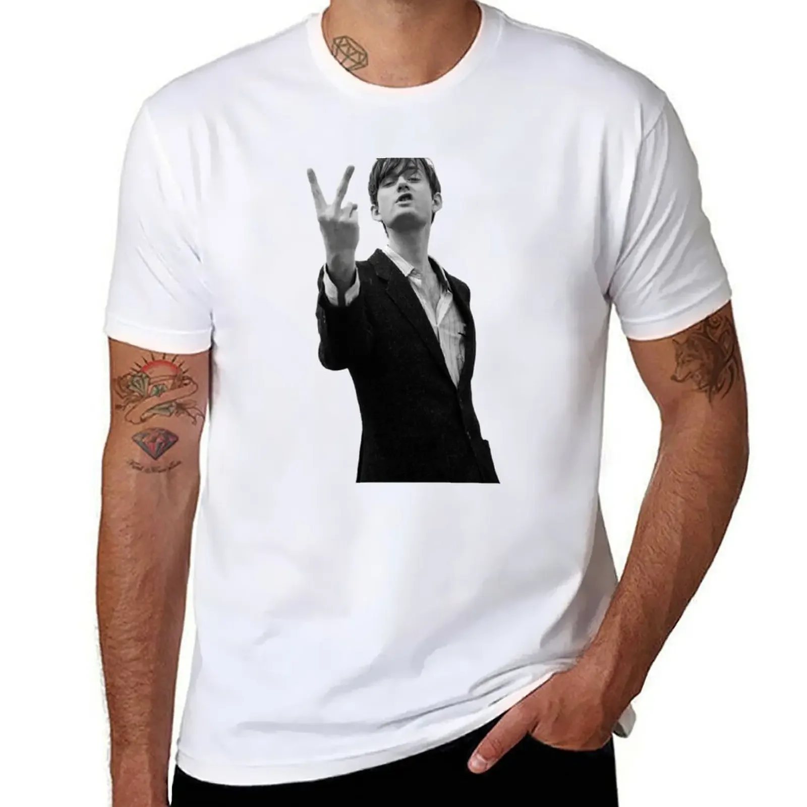 

Jarvis Cocker Outline V Sign Artwork High Quality Clear Background Iconic T-shirt anime funnys t shirts for men