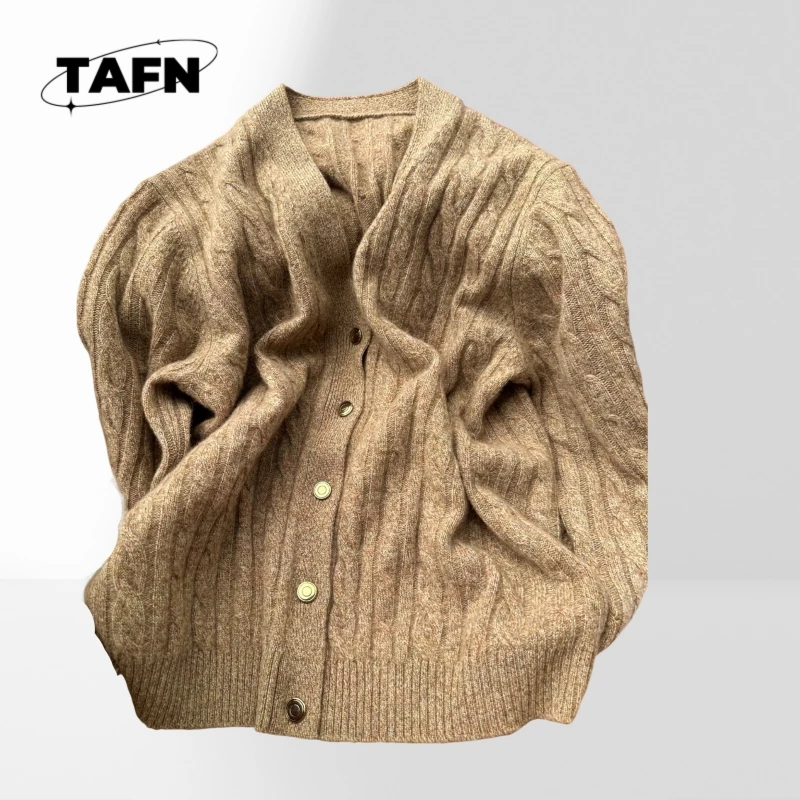 

100 Cashmere Advanced Texture Shu Simple Retro-Inspired Cashmere Cardigan – Classic Design with Modern Comfort for 25 AE0204