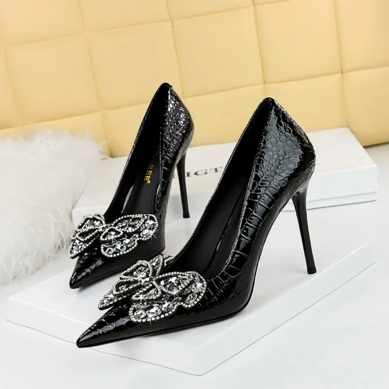 

10cm women's pumps and heels retro Luxury Leather Women Sandals Pointed Tip Rhinestone Metal Buckle Womens Shoes Sandalias Mujer