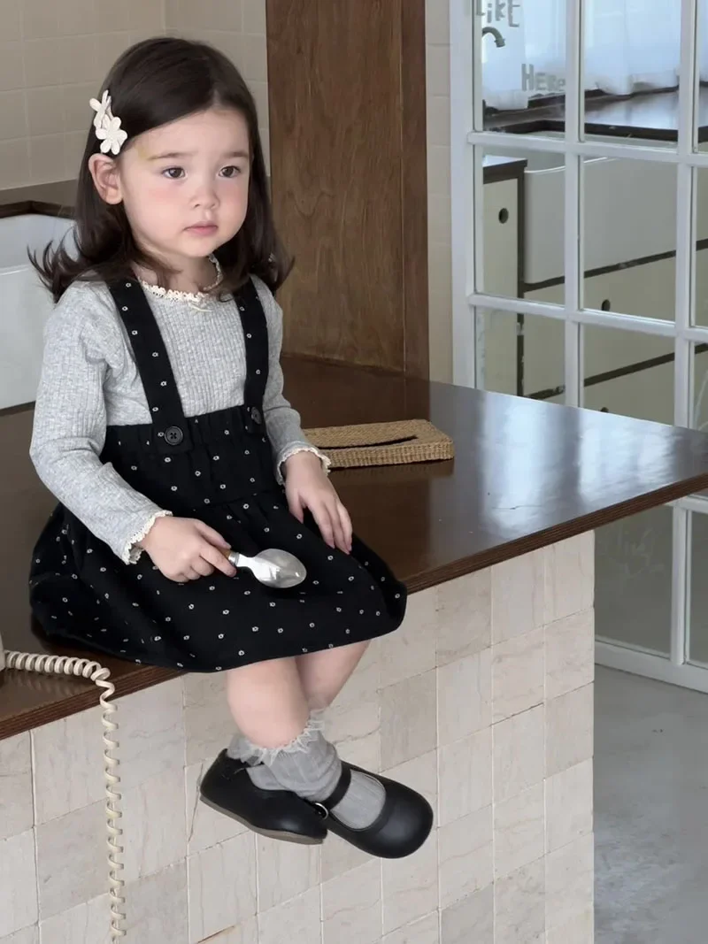

MILANCEL New Autumn Baby Bottoming Shirt 9-36M Sweet Solid Color Infant Undershirts Thin Loose Toddler Girls Dots Strap Skirt