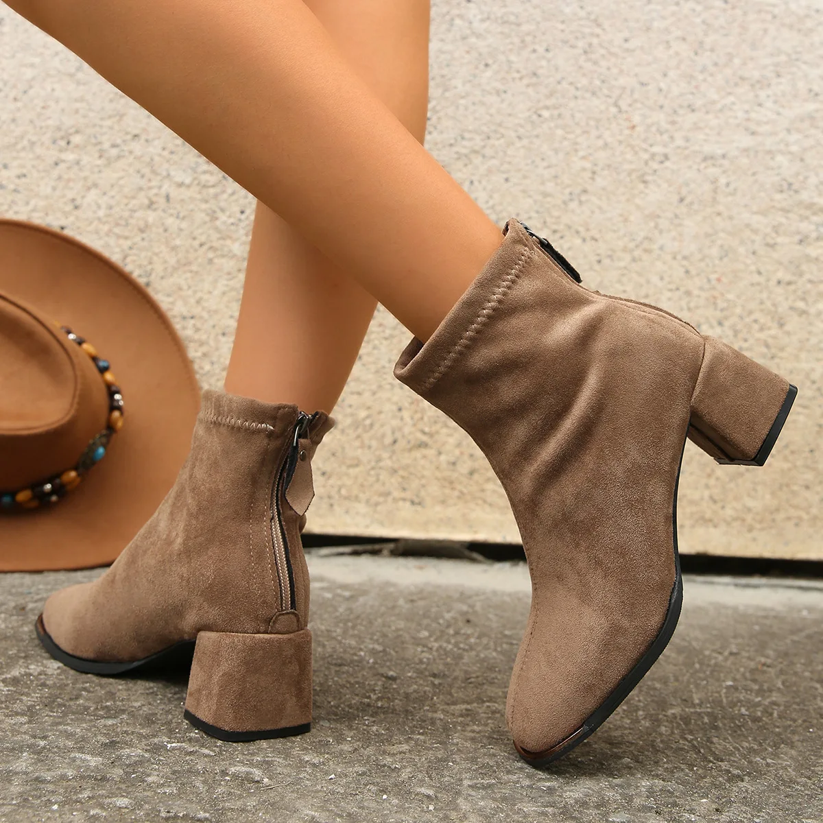 

Square-toed suede mid-heel 2025 winter new style fashionable slimming cross-border export plus-size fashion boots