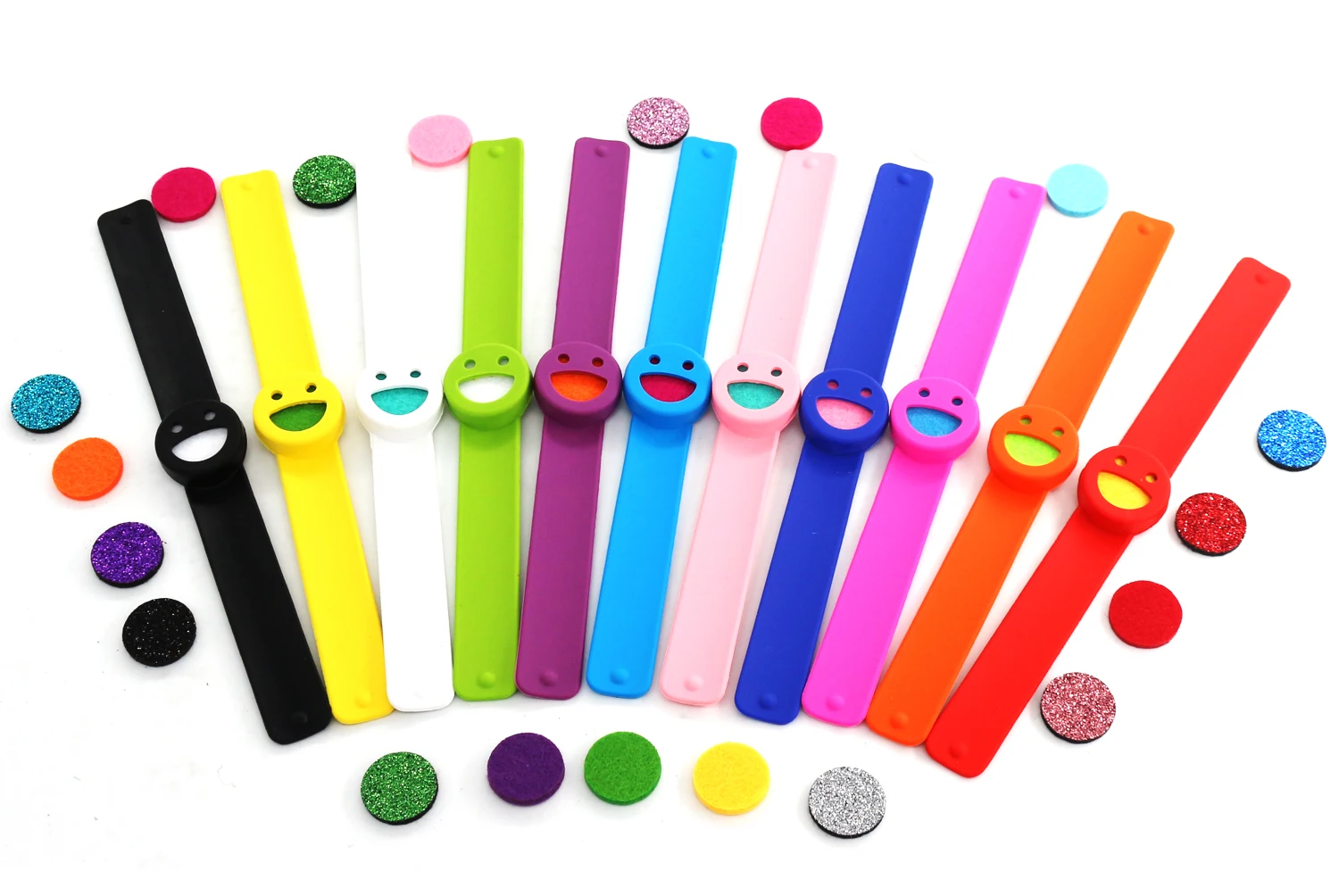 10pcs/Lot 8 Color Mixed Candy Kids Smile Silicone Slap Diffuser Bracelet Essential Oil Diffuser Silicone Bracelets for Children