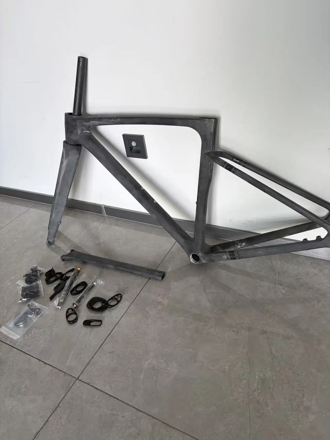 Unpainted Raw Material Full Carbon Bike Frame Set BSA+Handlebar Gravel Racing Cycling Carbon Bike Frames for Custom Bicycles