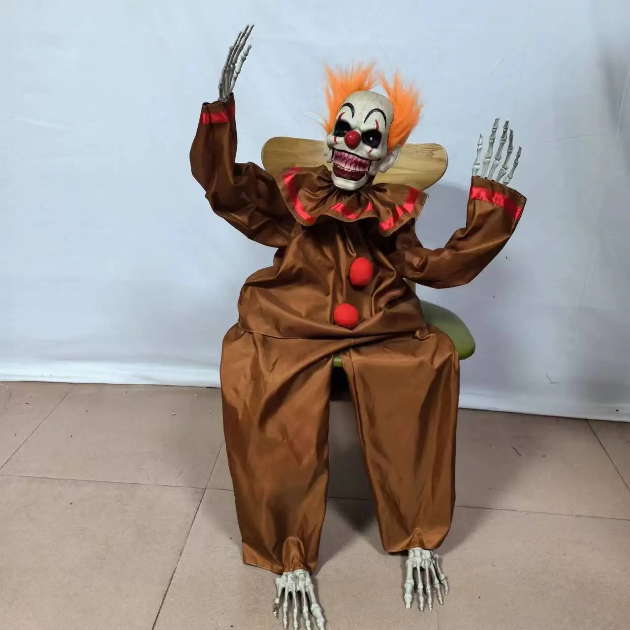 

Electric Swinging Clown Halloween Halloween Scene Decoration Haunted House Bar Props Tricky