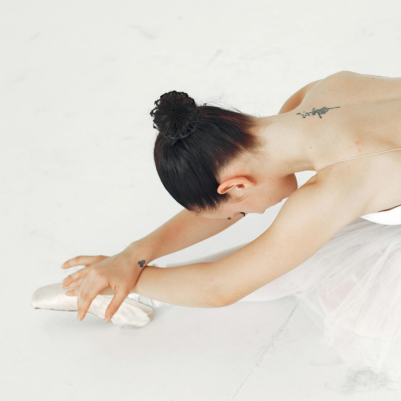 

Pearl Crochet Net Bun Cover Snood Skating Accessories Women Girls Hair Bun Holder Net Cover Performance Rehearsal