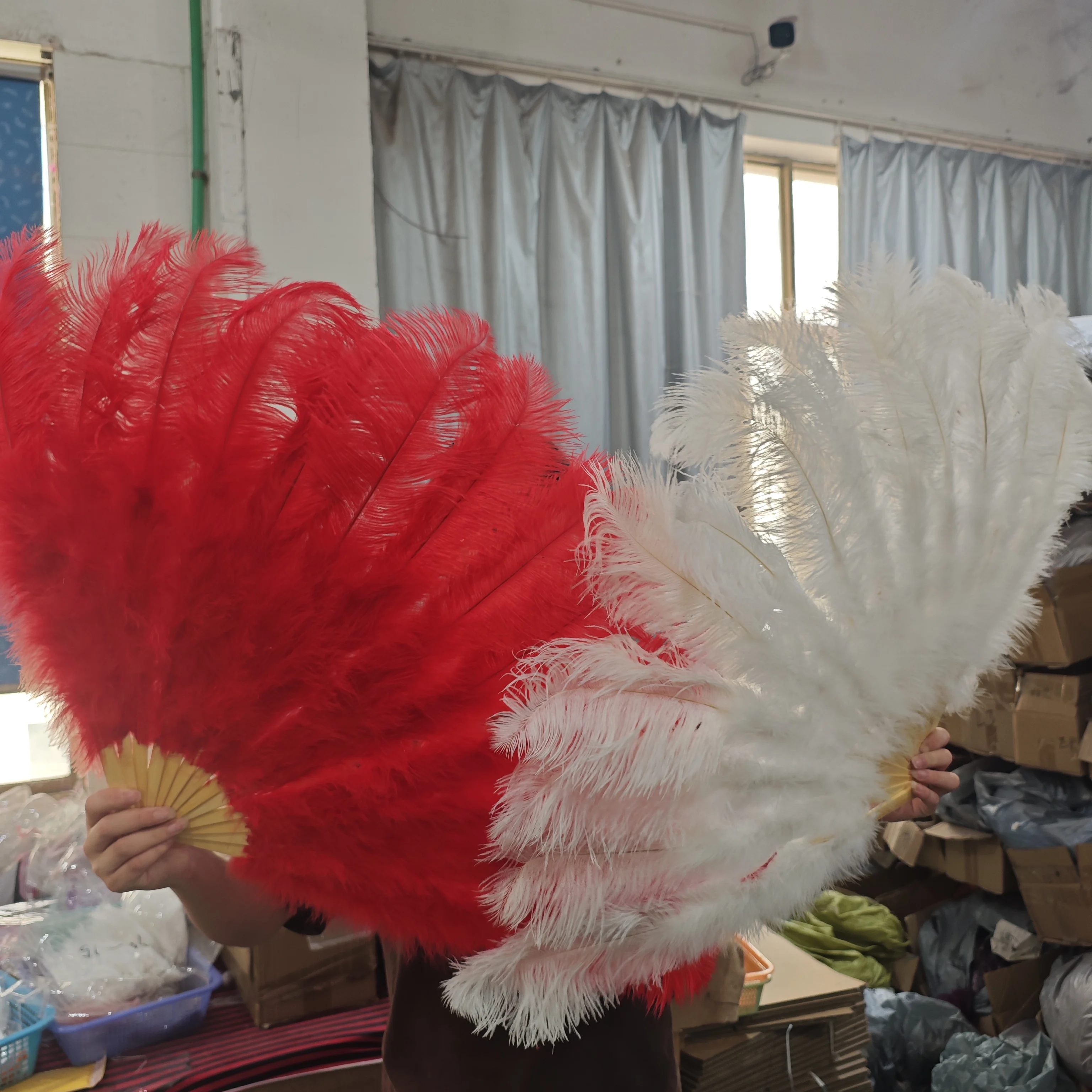 13Bone Large Real Ostrich Feather Fans Fluffy Plumes Folding Fan for Wedding Dance Party Alloween Performance Crafts Decor