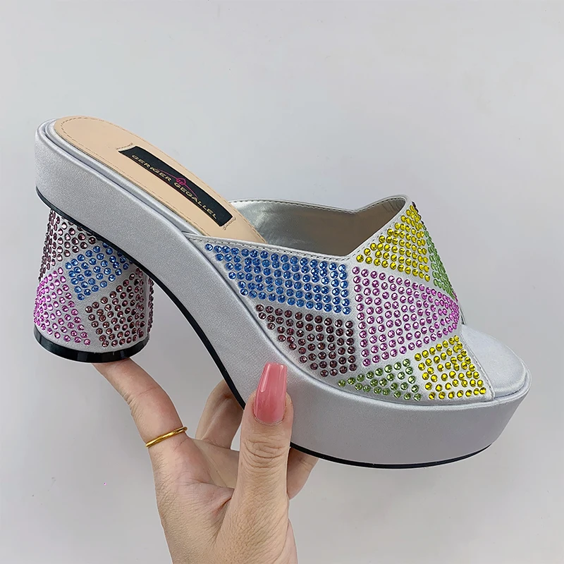 Zapatos de tacón alto con plataforma para mujer, zapatillas de diseñador italiano de lujo con punta redonda y diamantes de imitación brillantes, Patchwork de verano, 2023