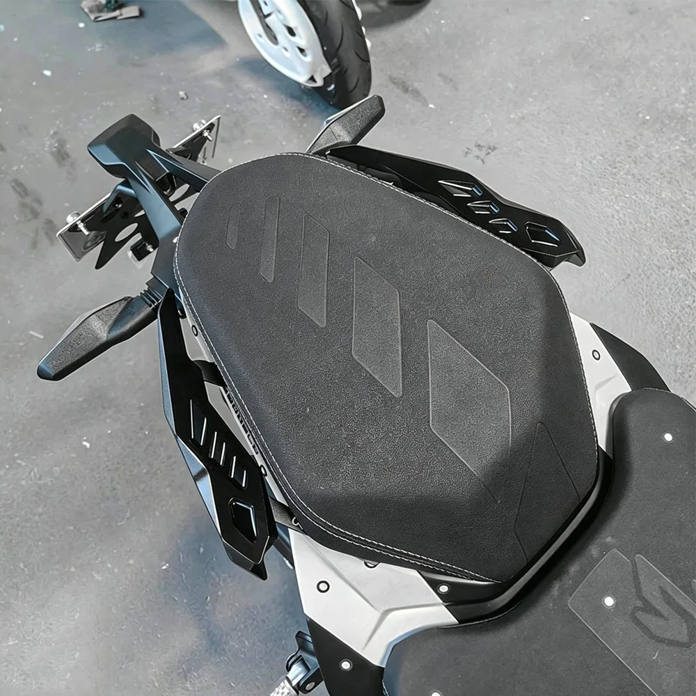 Motorcycle Rear Armrest Bracket, Suitable for SRK600PRO QJMOTO SRK 600 PRO SRK600 PRO; Heavy-Duty Tail Modification.