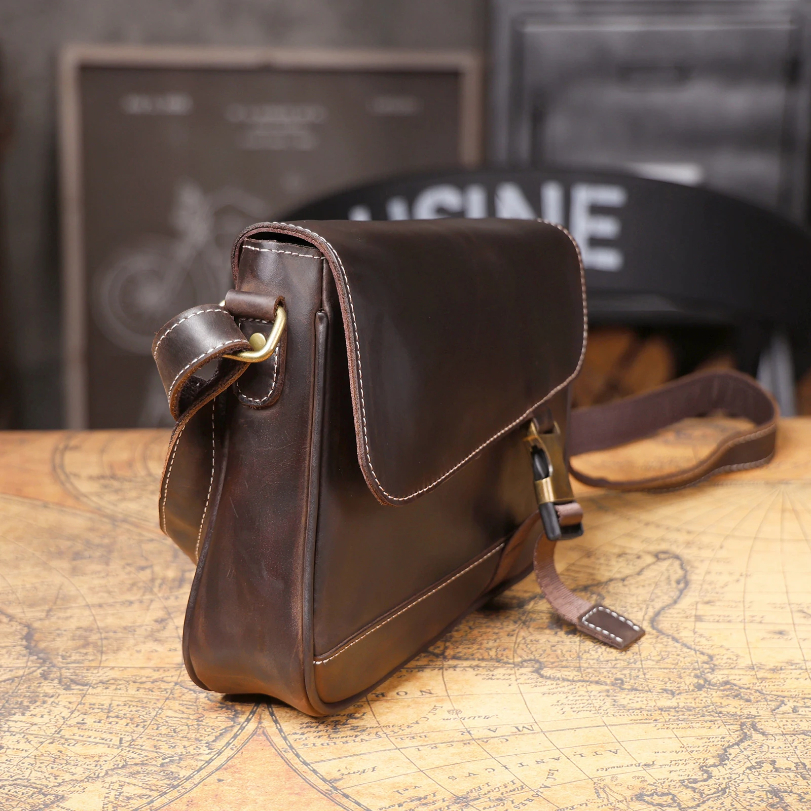 S.WORKER Vintage Echtleder Herren-Umhängetasche, Lässige Crossbody-Tasche, Crazy Horse Leder Schultertasche, Handgefertigt – Detail 11