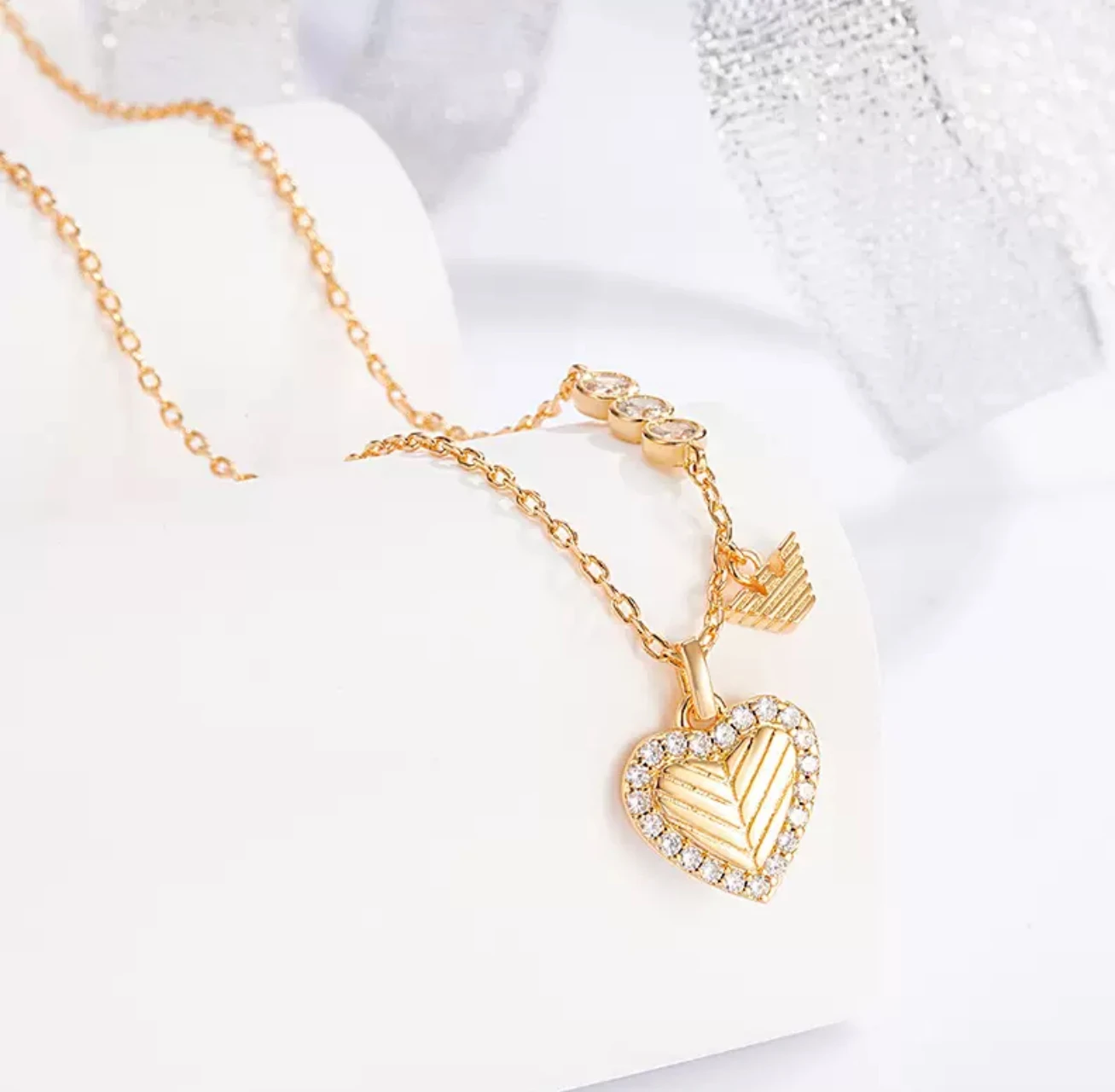 

Empor arma2025 Новое ожерелье Armani Ferris Wheel Star Heart — нишевое, модное, универсальное, легкое, роскошное и высококачественное ожерелье.