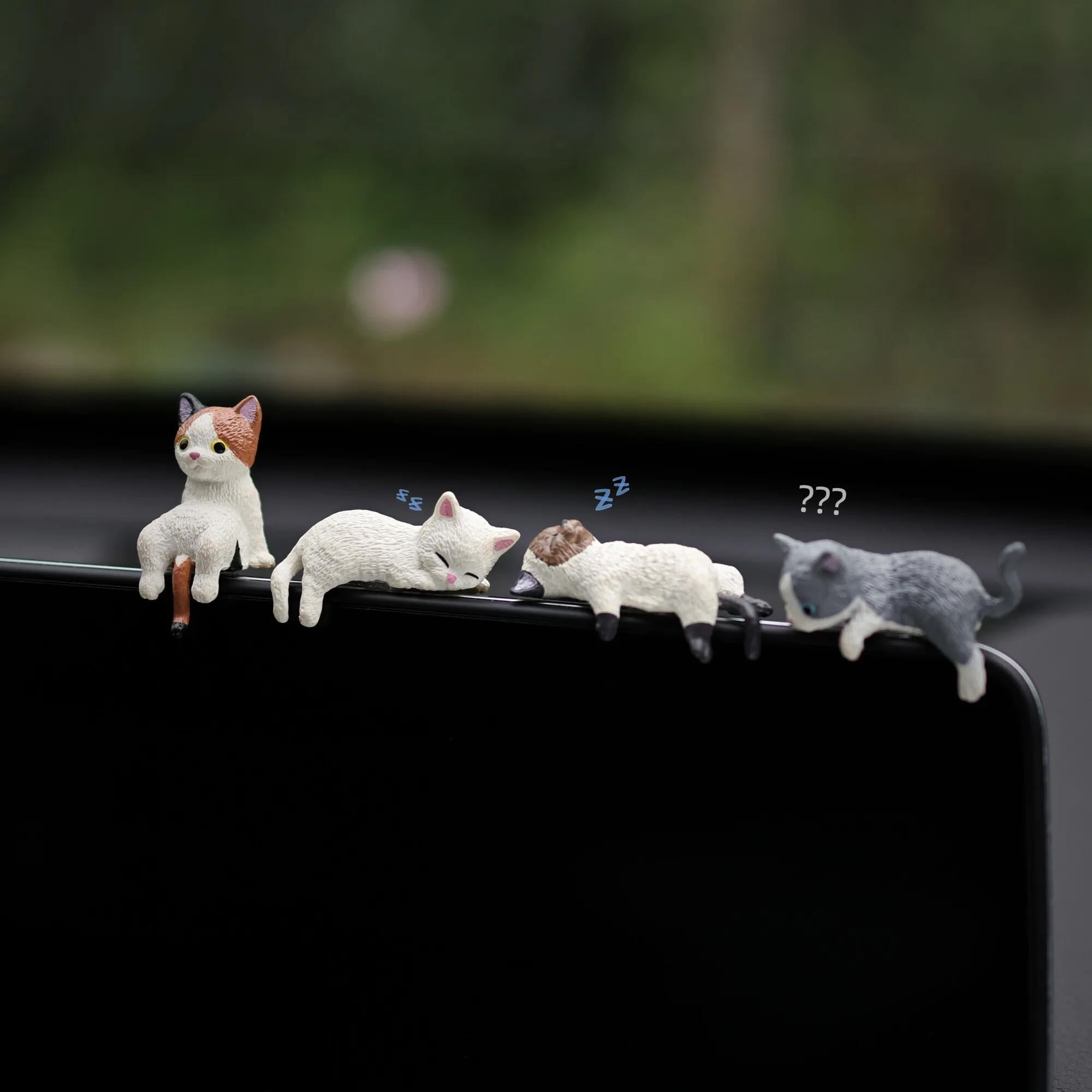Cute Cat Plush Doll Car Ornament, Auto Center Console Screen Decorations, Cartoon Lying Plush Toy Car Interior Accessories Dashb