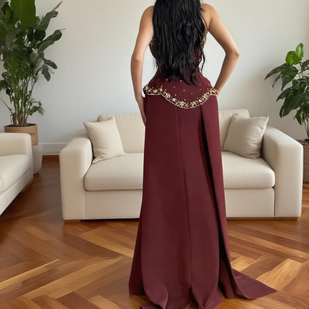 Elegant Mermaid Burgundy ลูกปัดพรหมชุดความยาวชั้น Party Gowns ชุดราตรีที่กําหนดเอง