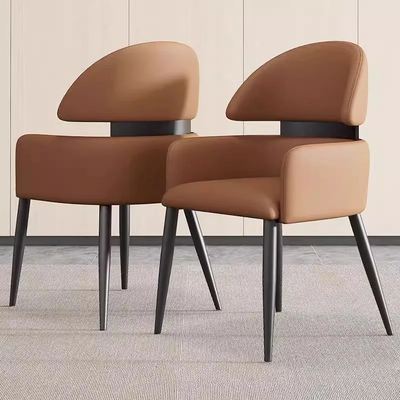 เก้าอี้รับประทานอาหารหนังทรงมินิมอล สไตล์หรูหราเบาๆ และให้ความรู้สึกระดับไฮเอนด์ เก้าอี้โต๊ะทำงานสไตล์นอร์ดิก