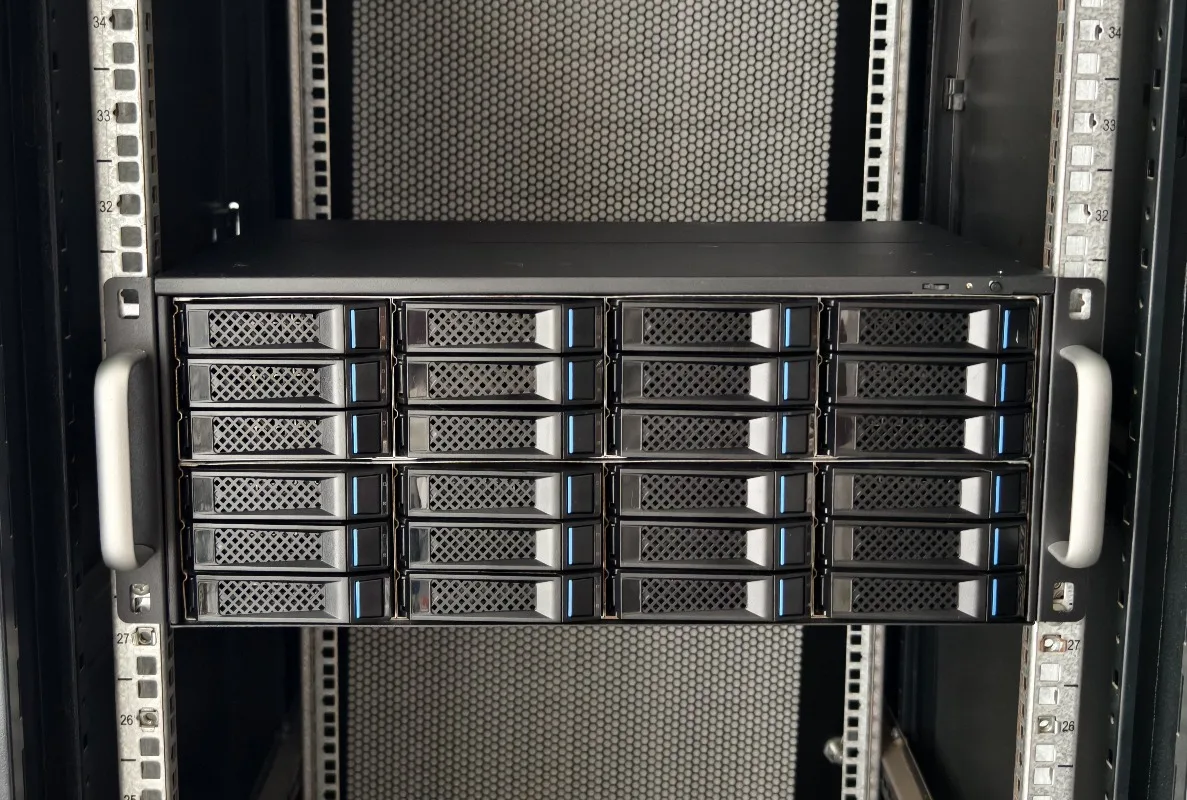 Metal M424 4U Can Cabinet 24 Disk Position 12G High Speed Storage Expansion Cabinet Black Skirt NAS Built-in Power Supply