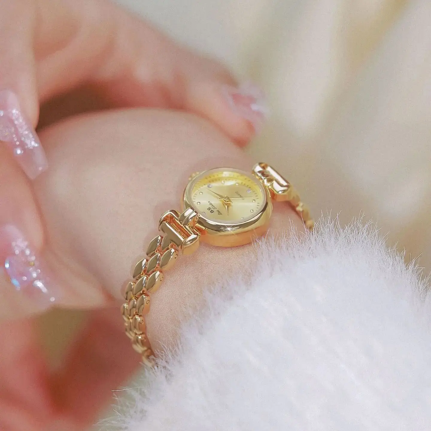 Montres pour femmes dames Bracelet Simple rétro or argent petite chaîne Quartz dames montre tempérament cadran circulaire montre-Bracelet