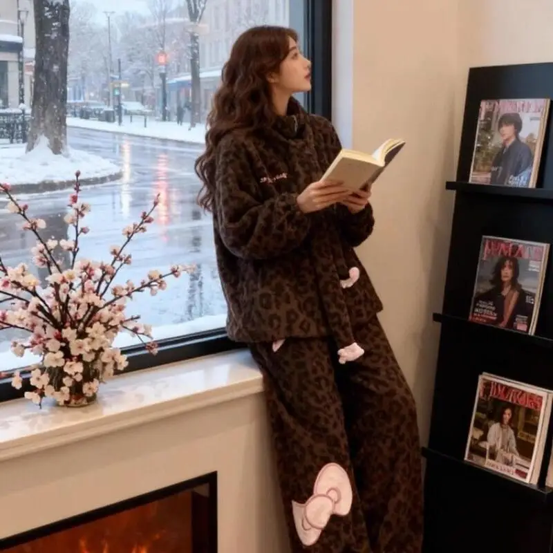 

Sanrio Kitty пижамы с леопардовым принтом, зимний комплект одежды для сна для девочек, ночная рубашка с шарфом и воротником, утепленная коралловая флисовая домашняя одежда с героями мультфильмов Kawaii