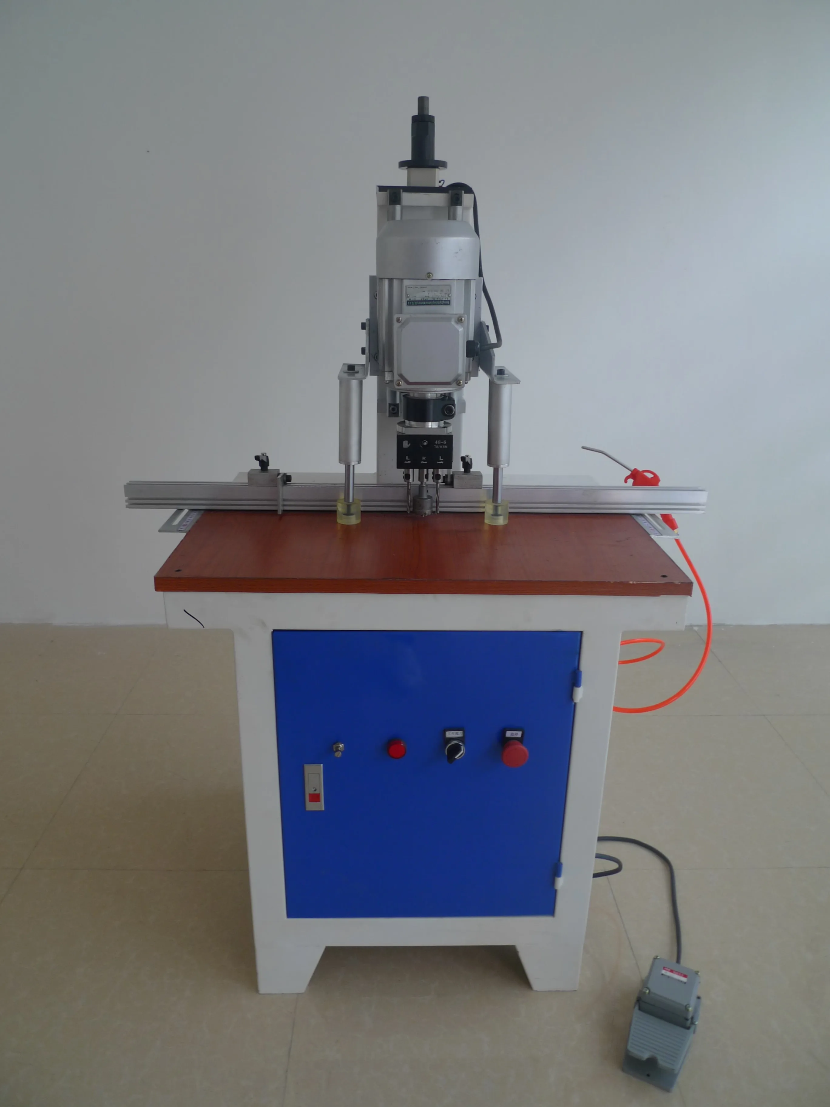 Single-head Hinge Drilling Automatic Joinery Batten Slitting Machine Drilling Diameter ≤ 35mm