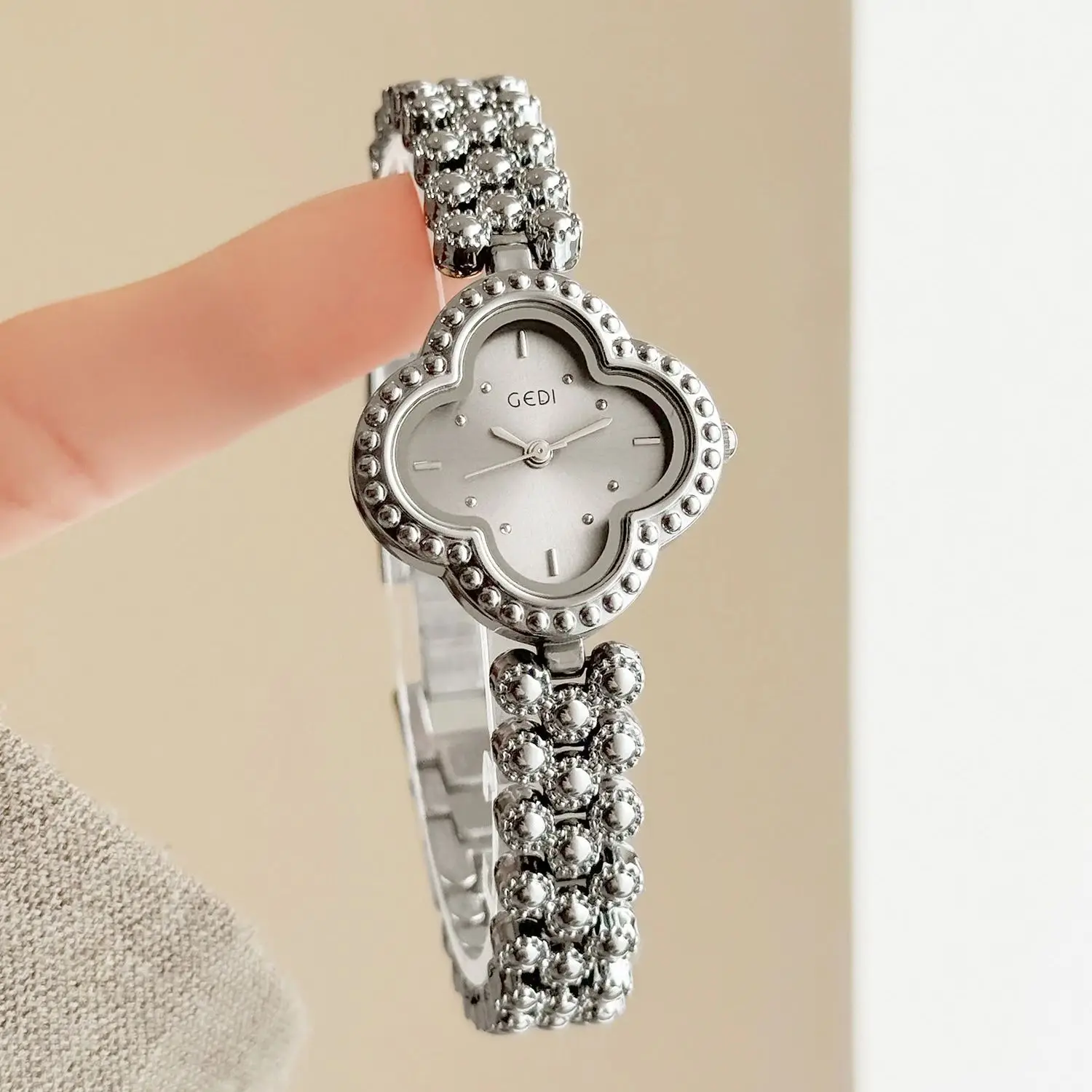 Jam Tangan Mewah Modis untuk Wanita, Jam Tangan Gelang Bermotif Bunga, Jam Tangan Kuarsa Tahan Air yang Indah, Hadiah untuk Wanita