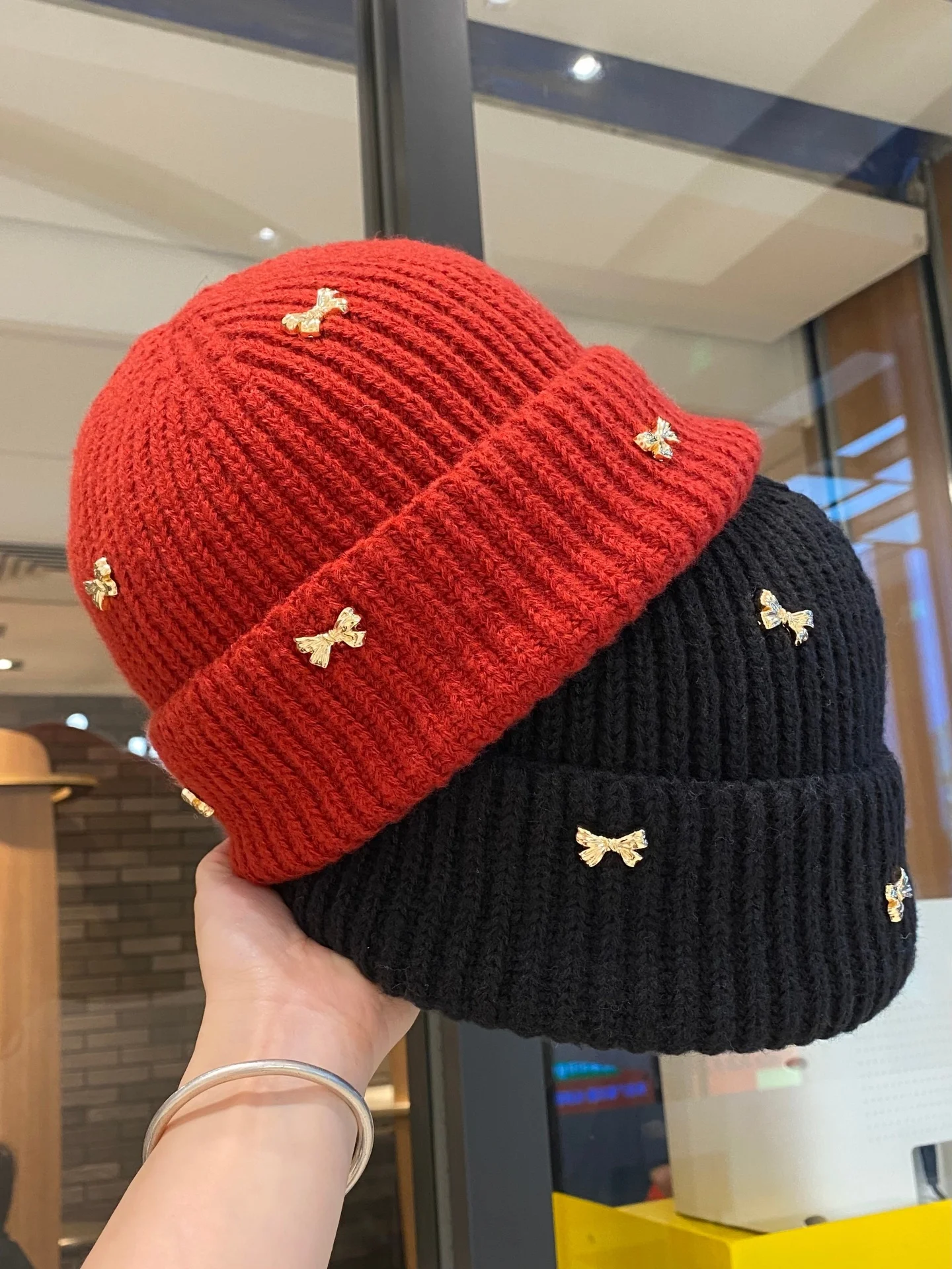 soft-knitted-metal-knot-hat-women's-autumn-winter-fashion-face-slimming-woolen-ear-protection-warm-all-match-cap
