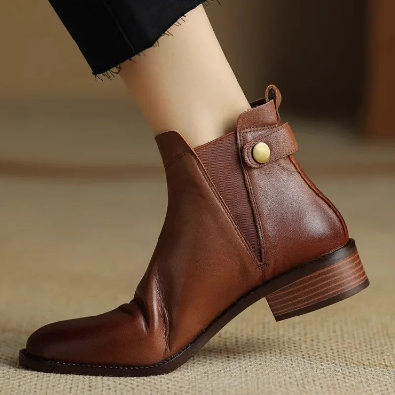 Skórzane krótkie buty damskie nowe zimowe okrągłe Toe jednokolorowe botki w stylu retro damskie Chelsea Boot miękkie botki 2024