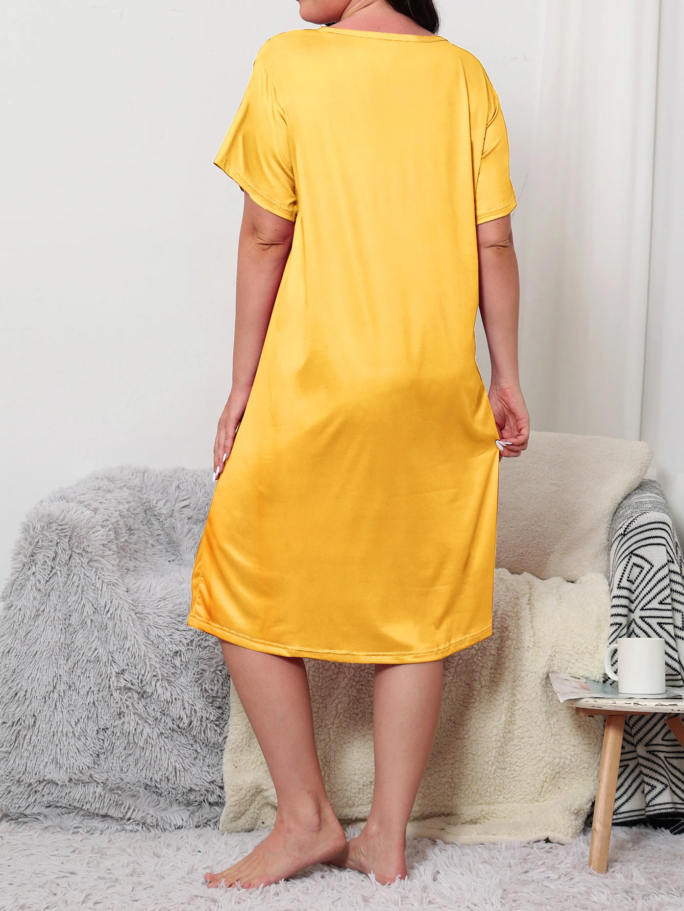 Large size women\'s pajamas casual round neck printed yellow pajama dress for home wear