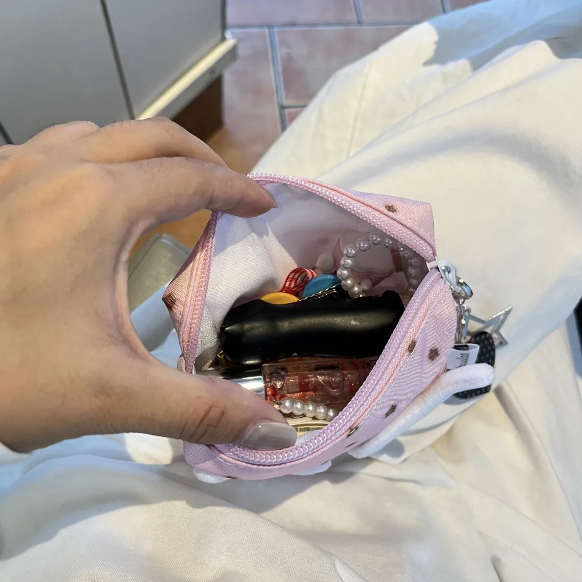 Cute Wings Pencil Bag, Strawberry Chocolate Color Star Large‑Capacity Stationery Storage Pouch for Back‑to‑School Students