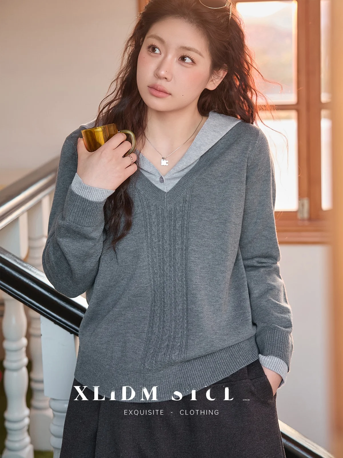 

Уютный вязаный свитер с V-образным вырезом и имитацией двухслойности, свободного кроя, с открытыми плечами, зимний топ для женщин больших размеров