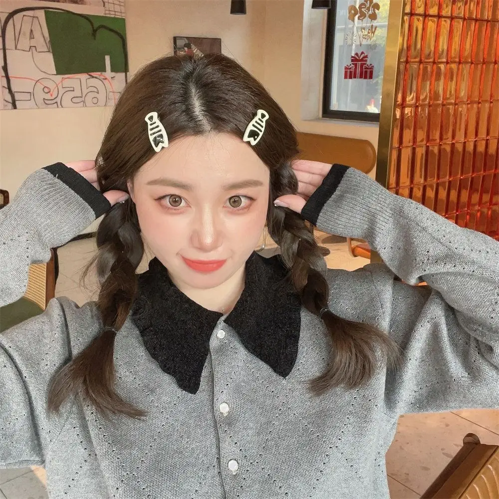 กิ๊บติดผมรูปปลาการ์ตูนน่ารักกิ๊บติดผมเรซิ่นเครื่องประดับผมสำหรับเด็กผู้หญิงกิ๊บติดผมสีดำสีขาว