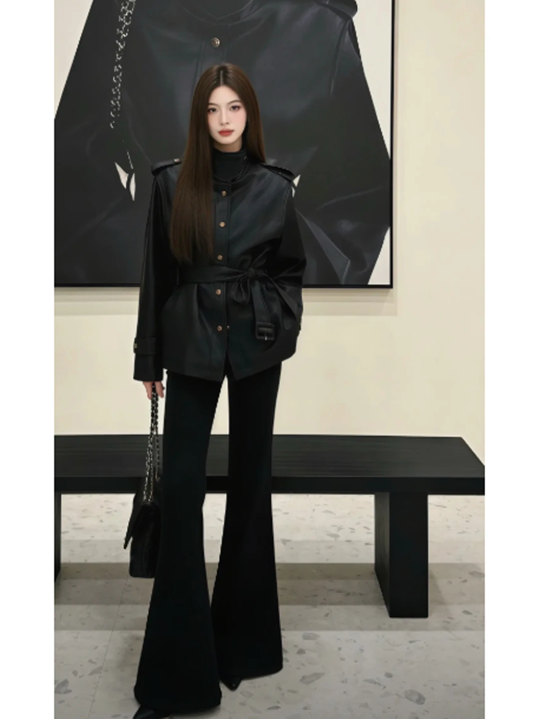 Giacca in pelle con cintura in vita Ele, capospalla primaverile unico e alla moda per donna, ideale per passeggiate in città, matrimoni e viaggi