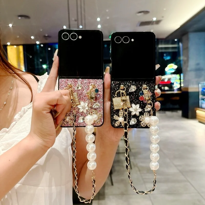 

Роскошный чехол-браслет с бриллиантовым цветком для Samsung Galaxy Z Flip 7 5G ZFlip7 Flip7 с жемчугом и короткой цепочкой, складной противоударный блестящий чехол