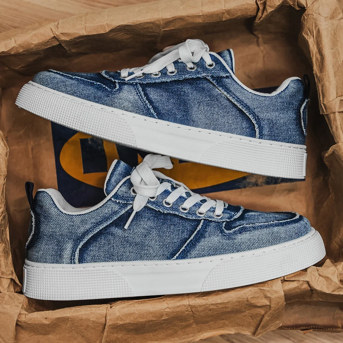 

2025 new men's casual sneakers, trendy, versatile, fashionable, durable, skateboarding shoes, canvas shoes, large size men's sho