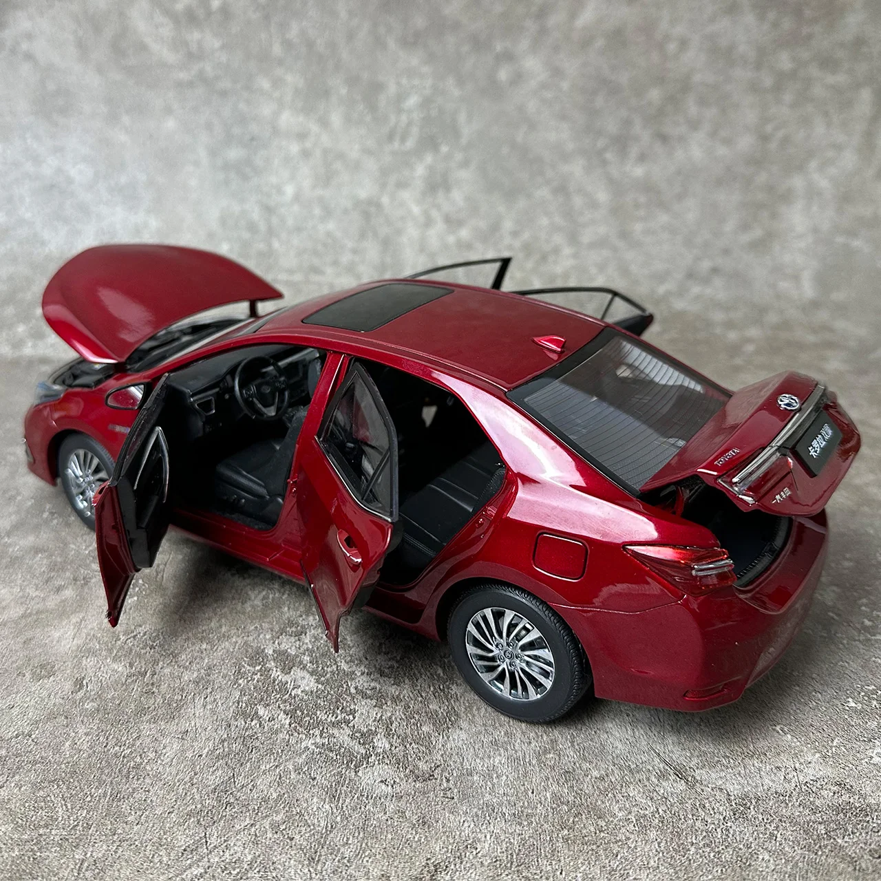 1:18 TOYOTA COROLLA Doppelmotor-Metallautomodell Weihnachtsgeschenk Statische Verzierung Senden Sie einen Freund Sammeln