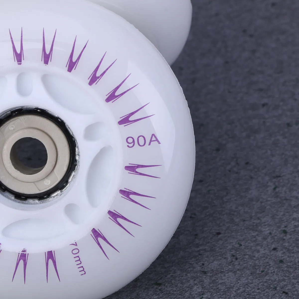 

2Pcs 70Mm PU Roller Skating Wheels 90A Hardness Glow in Dark Flashing Color Change Wheels for Inline Skates Outdoor Performance