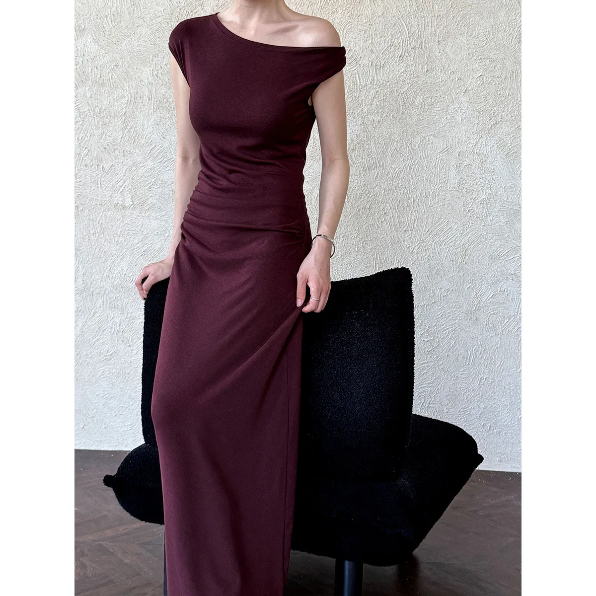 French Sloping Shoulder Irregular Waist Dress for Women's Summer New Style, Off Shoulder Temperament, Slimming Long Dress