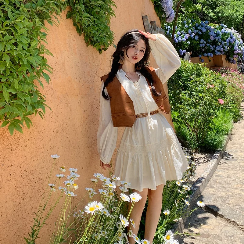 Conjunto Casual Retro de Hong Kong para Mulheres, Vestuário em Camadas, Colete Marrom, Camisa Branca Solta, Conjunto de Duas Peças para Férias