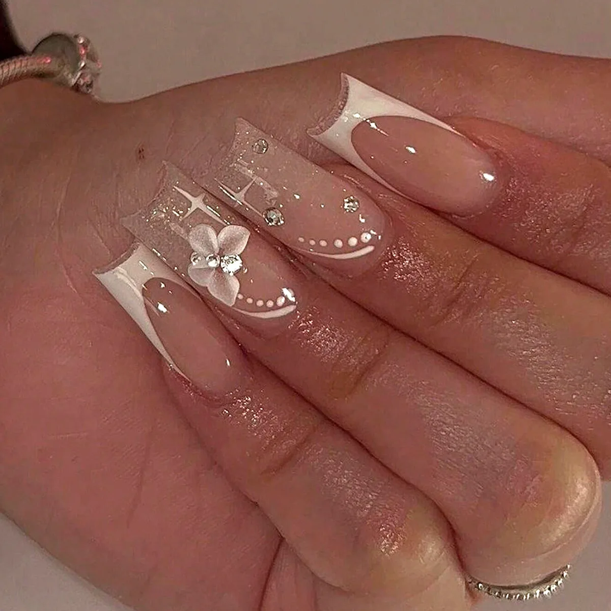 Faux ongles français à tête carrée mi-longue, 24 pièces, à pression sur un Design floral 3D, couverture complète, imprimé léopard, réutilisables