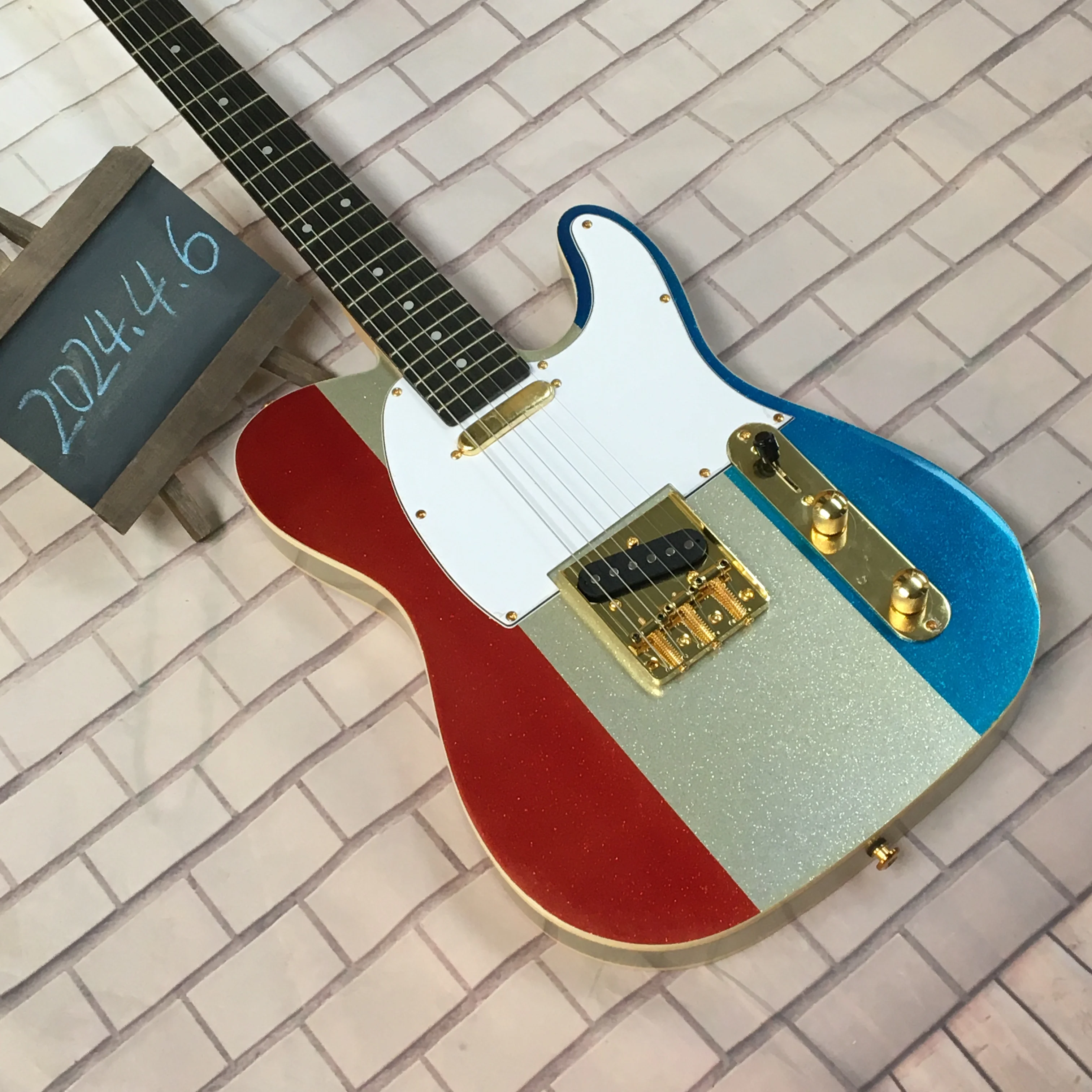Red Silver Blue Sparkle Electric Guitar, Dual Single Coils, Gold Hardware, Fixed Bridge, 22 Frets, 25.5 Inch, Gift
