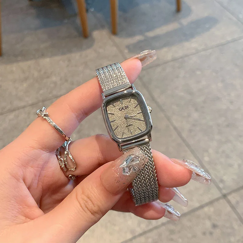 Unique Spark Pattern Texture Watch Design Fashionable Silver Square Small Dial Steel Strip Quartz Watch for Women