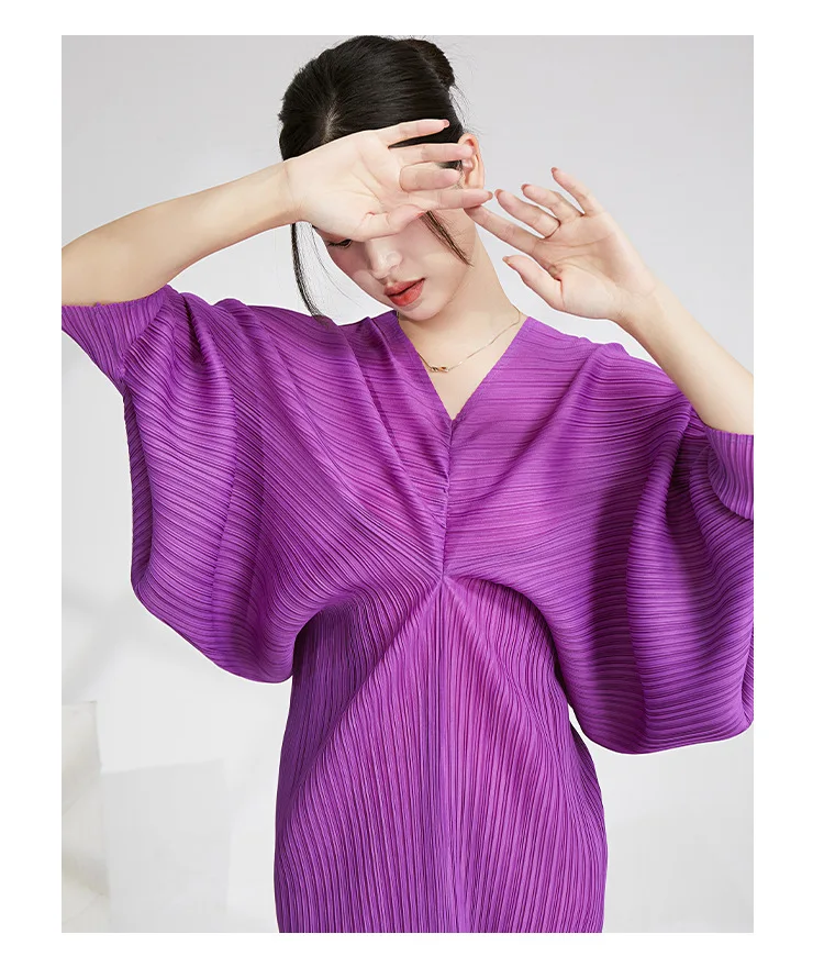 Miyake Plissiertes Kleid mit Fledermausärmeln 2025 Sommer Neu Senior Sense V-Ausschnitt Locker Dünner Eleganter Vielseitiger Rock – Detail 3