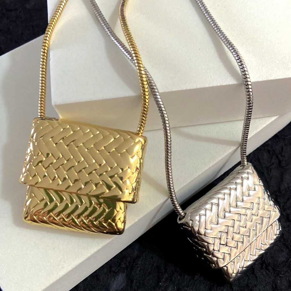 Fashionable and High-End Copper Alloy Braided Pattern Bag, Long Snake Bone Chain Necklace, Cold Style Medieval Sweater Chain