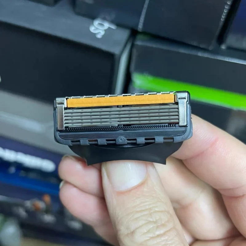 

Manual 5-Blade Razor for Men: Scratch-Resistant Shaving Razor Beard Grooming Comb