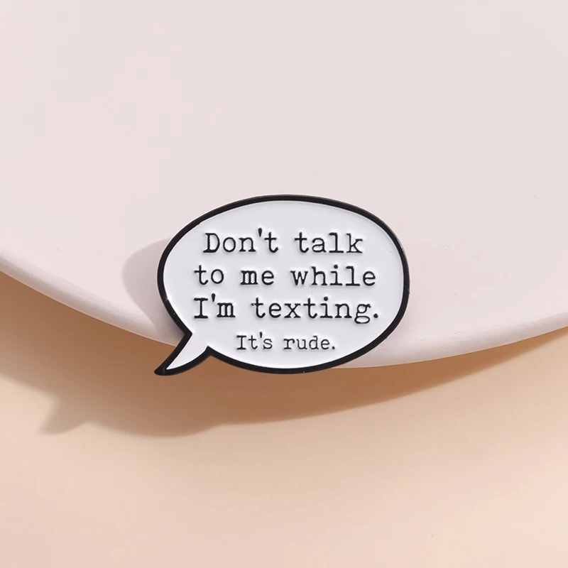 Don'T Talk To Me While I'M Texting Enamel Pins Custom Funy Catchphrases Dialogs Backpack Clothes Brooch Lapel Badge Accessories