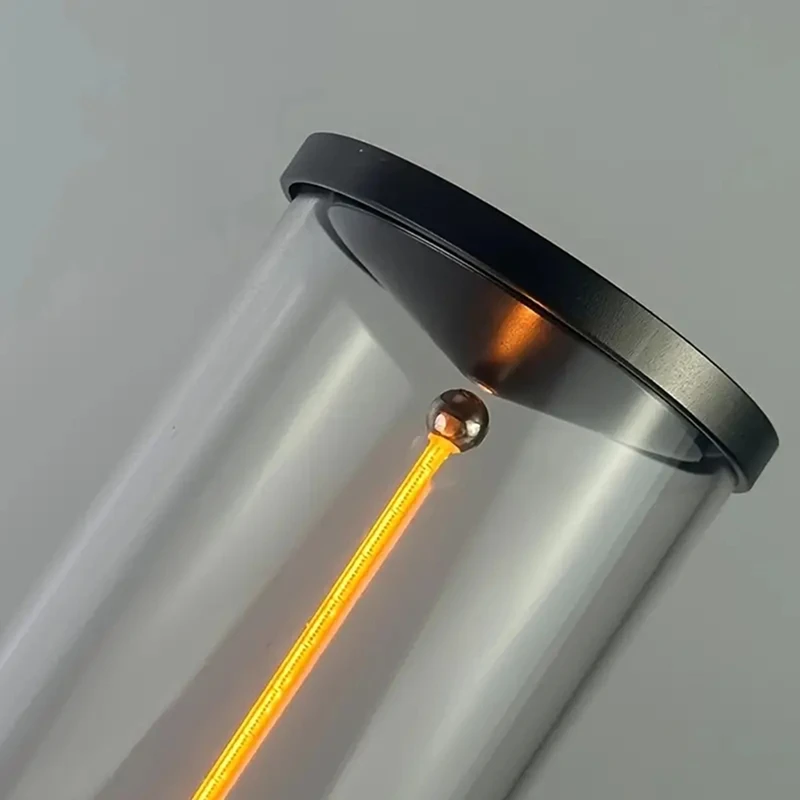 Design minimalista della lampada magnetica, lampada da scrivania magnetica con controllo touch, torcia USB moderna ricaricabile da 2000 mAh senza fili
