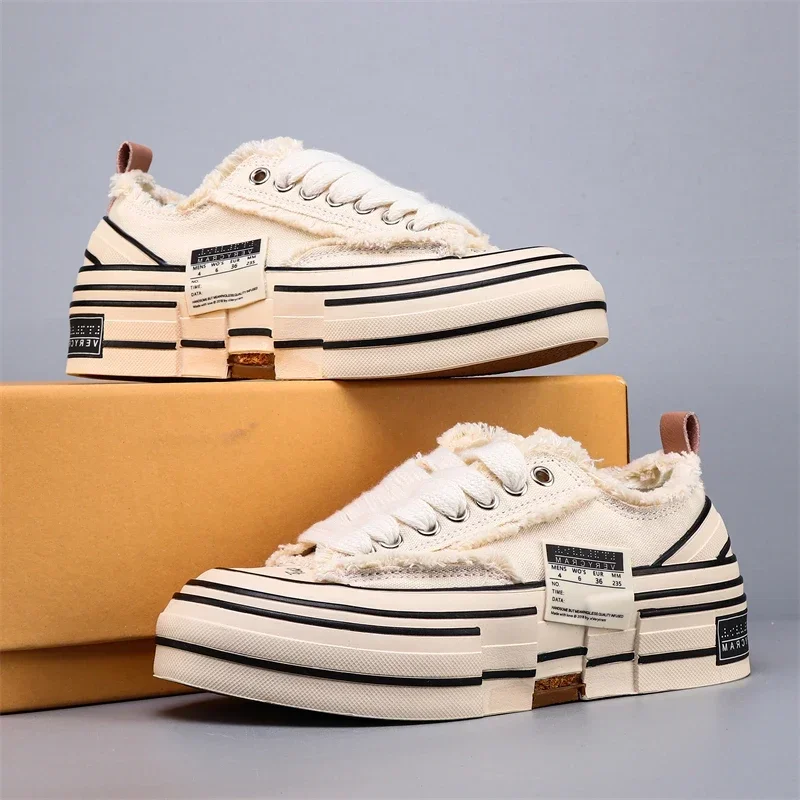 

Selection: Versatile and fashionable sports shoes paired with comfortable soft soled casual sports shoes