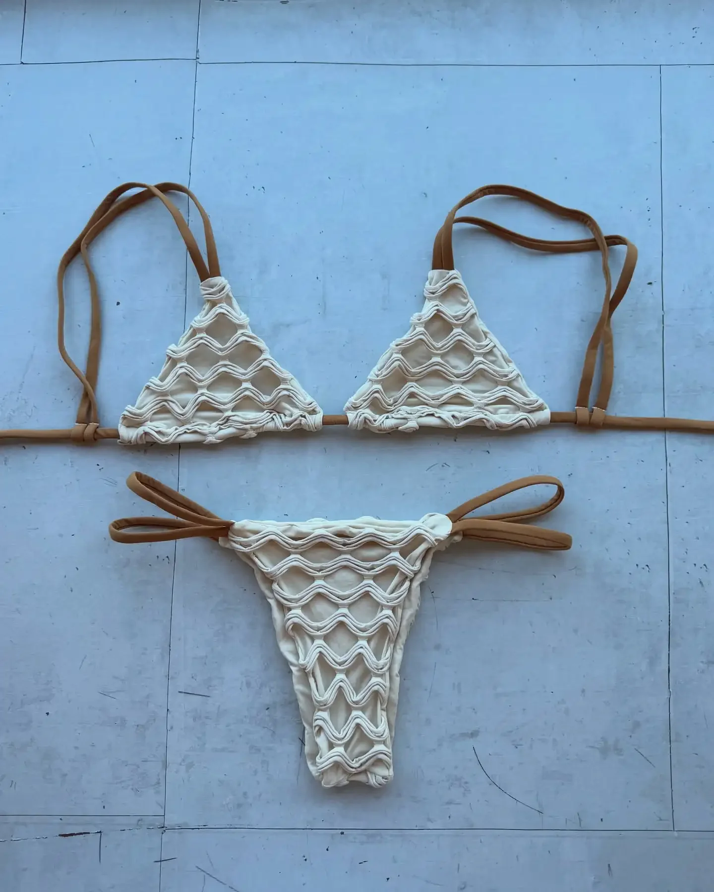 2025 مثير جديلة طقم بيكيني صغير ملابس السباحة حزام Biquini النساء ملابس السباحة ثوب السباحة لون جديد مباراة عطلة بحر الإناث