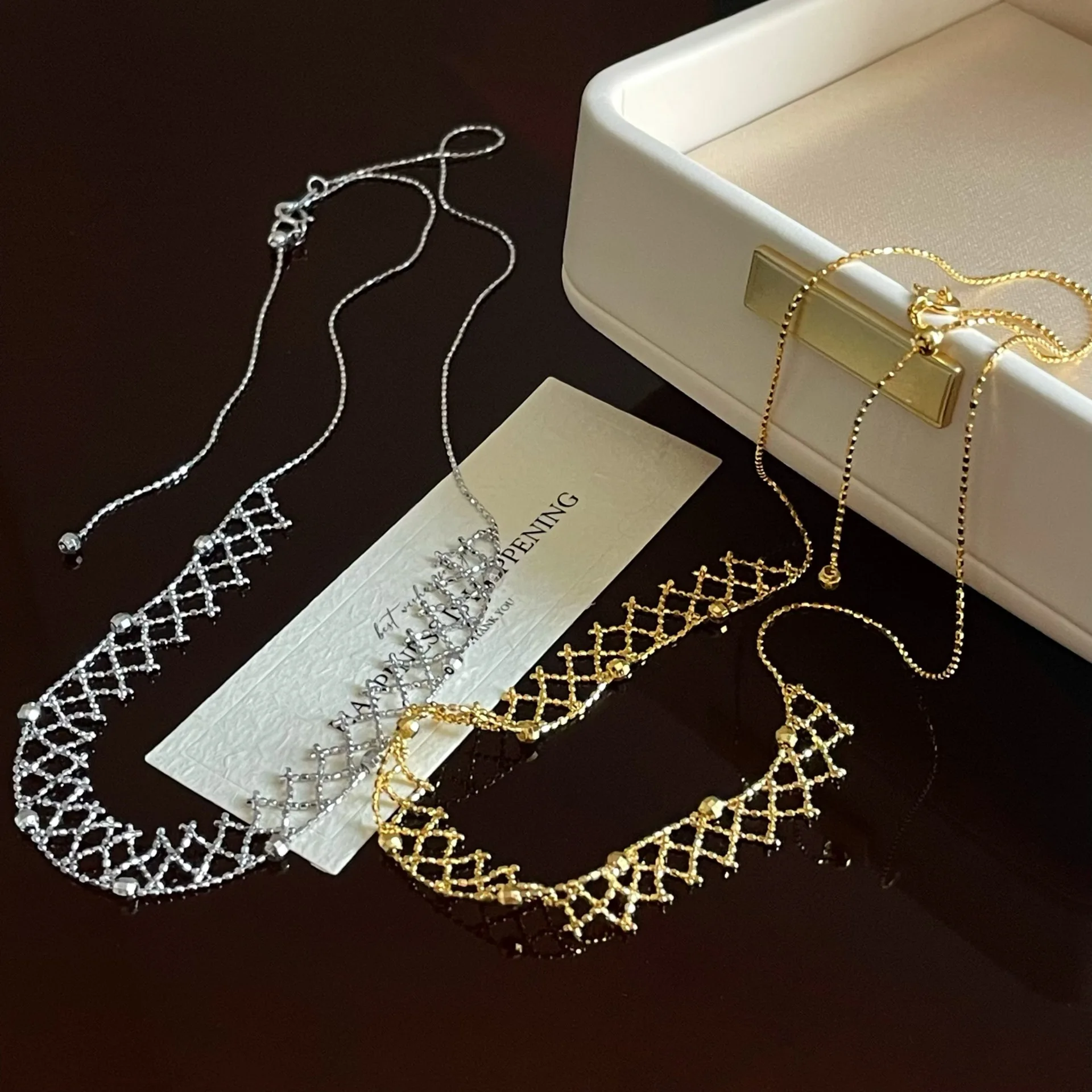 

Trendy and dazzling collarbone chain, simple and elegant, light luxury S925 sterling silver court lace hollow pull-out necklace