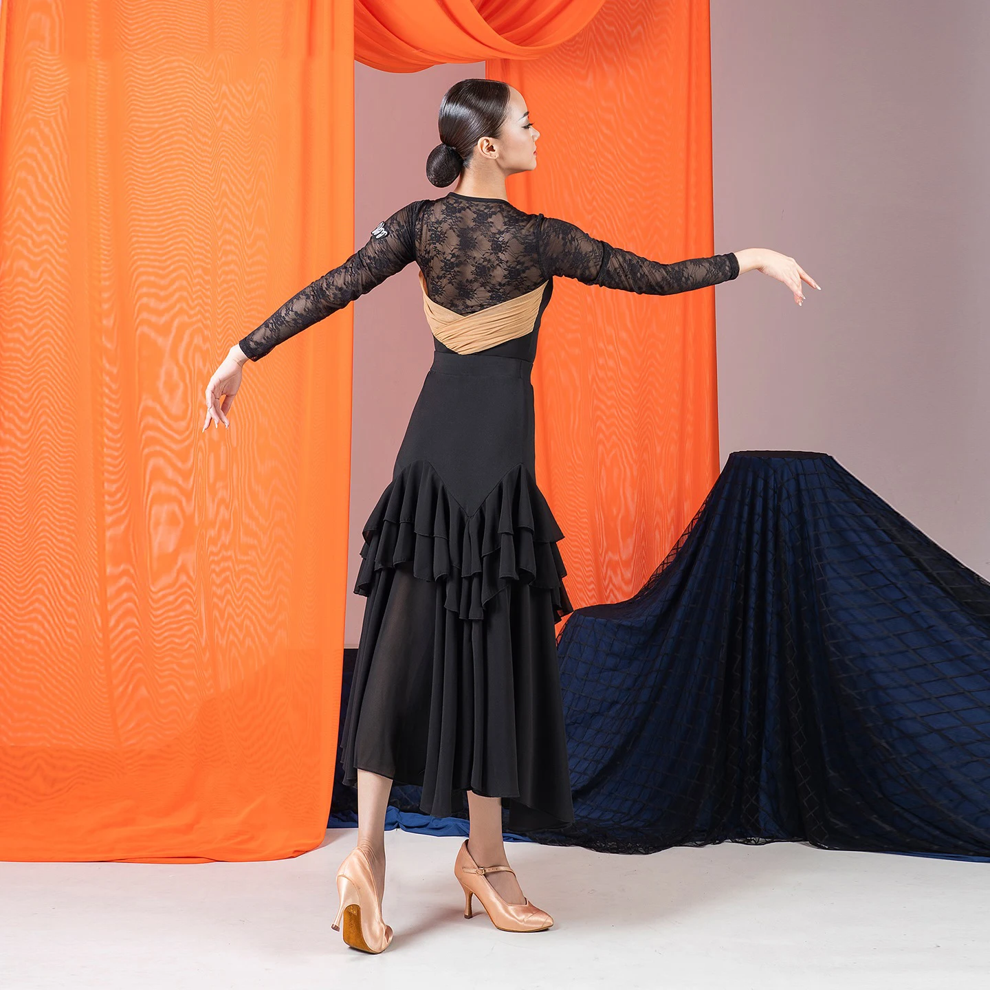 วอลทซ์บอลรูมแดนซ์การแข่งขันเครื่องแต่งกายผู้หญิงเต้นรำสมัยใหม่เสื้อผ้าผู้ใหญ่ตาข่ายละตินท็อป รัฟเฟลด์กระโปรงชุดเดรส SL13787