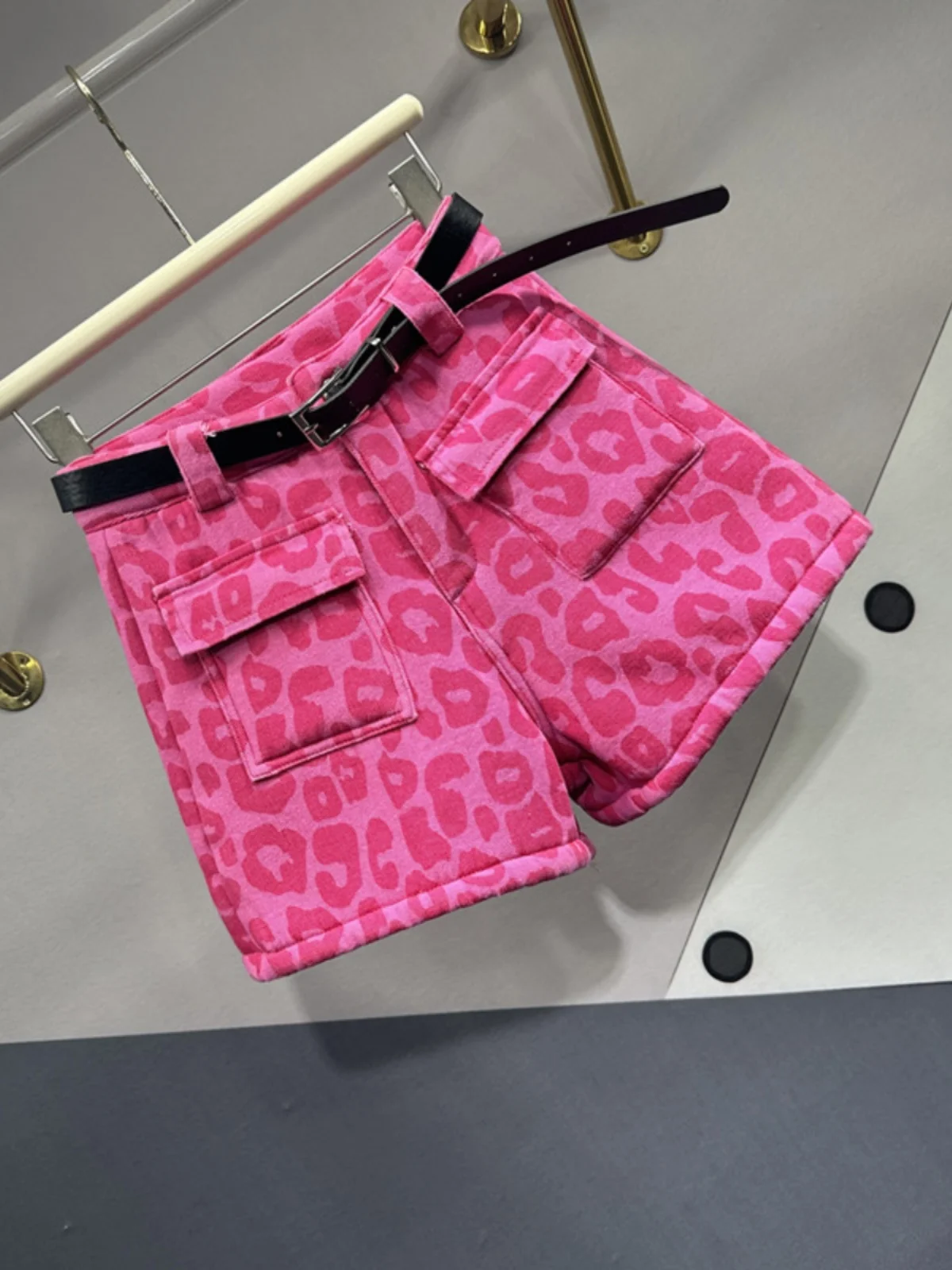 Imagem -02 - Shorts Jeans com Estampa Leopardo Rosa Feminino Bolso de Remendo Emagrecedor Casual com Tudo Que Combina Calça Linha a com Pernas Largas Feminina Nova 24 para Primavera